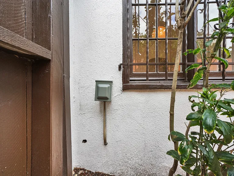 815 N Curson Ave — Photo 43