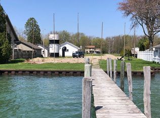 7623 River Rd, Cottrellville, MI 48039