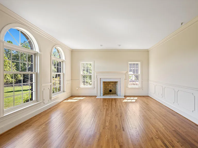 1051 Kelso Rd — Photo 3