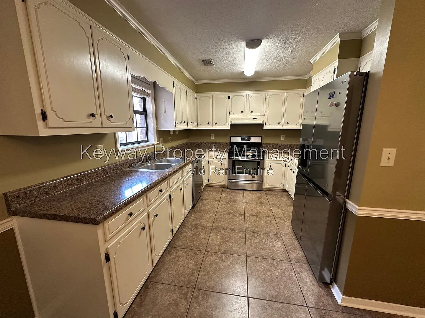 3 bed, 2.0 bath, 1633 sqft, $2,045 — Photo 4