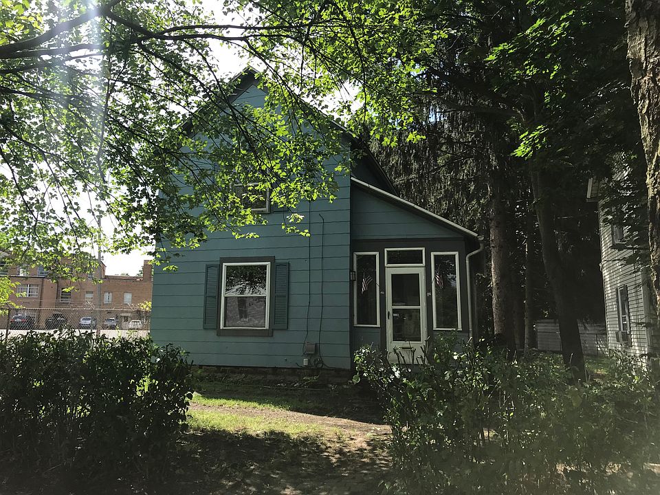 1st image of 388 Van St