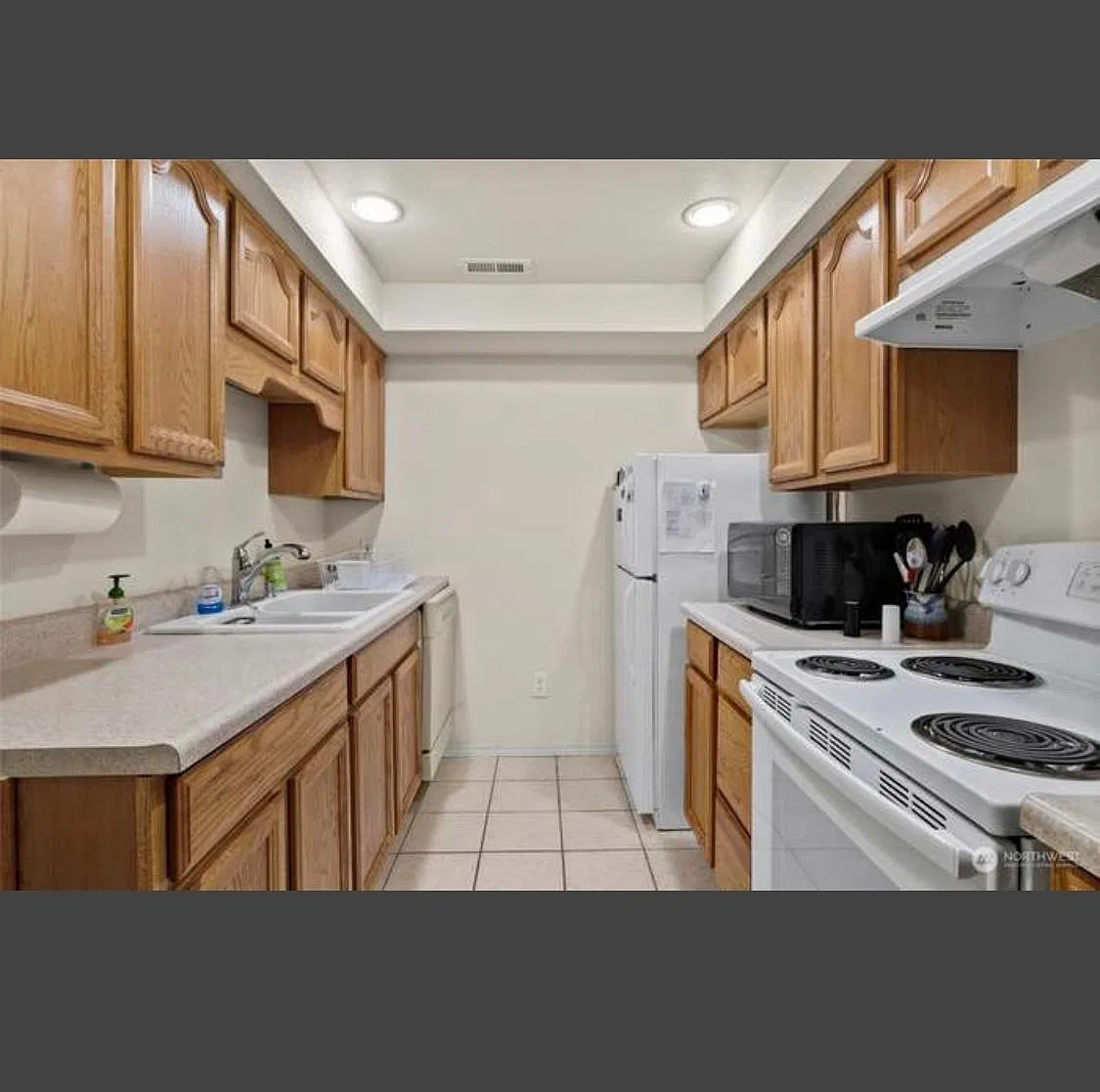 Studio, 975 sqft, $1,500 — Photo 2