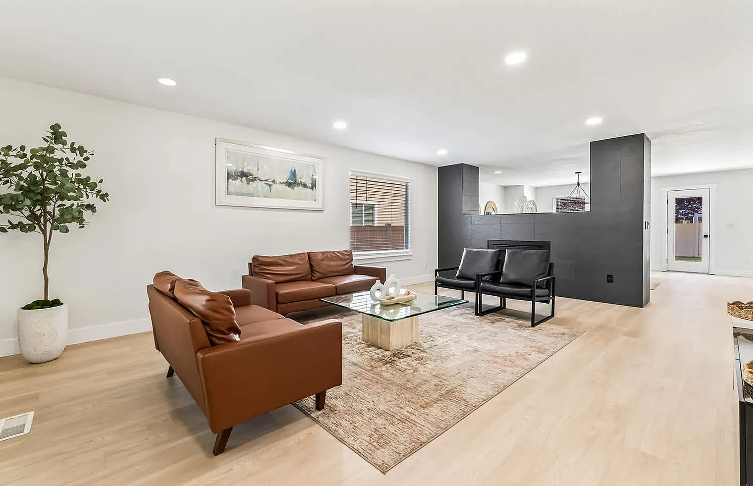5 bed, 2.0 bath, 3993 sqft, $9,782 — Photo 1