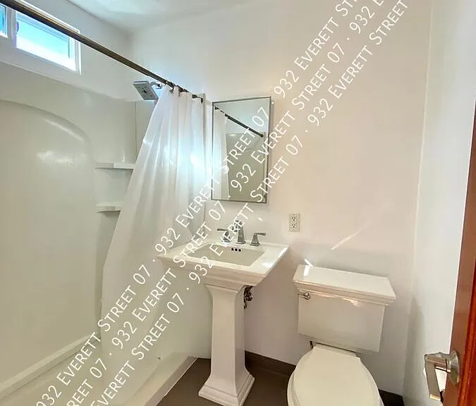 932 Everett St #7 — Photo 17