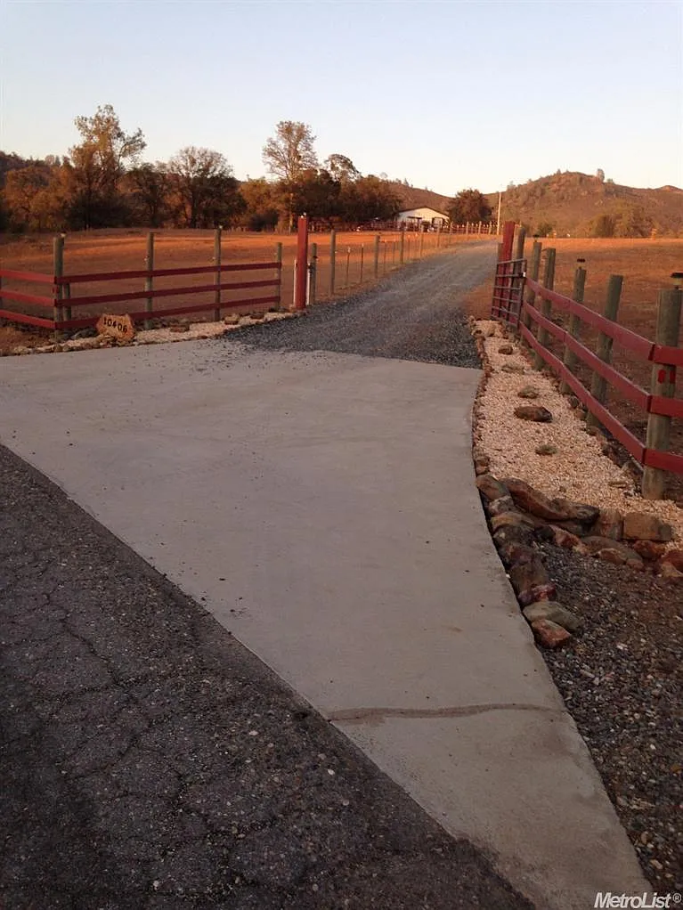 10406 Chapulin Way photo 1