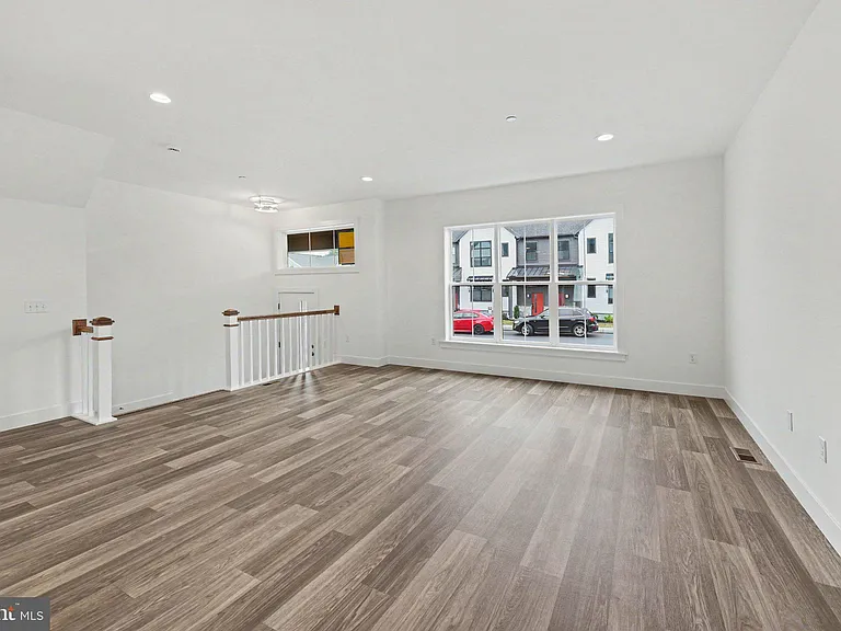 104 Madison Dr — Photo 6