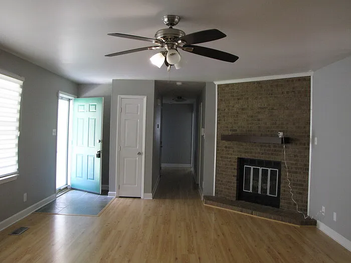 513 Chivalry Dr — Photo 3
