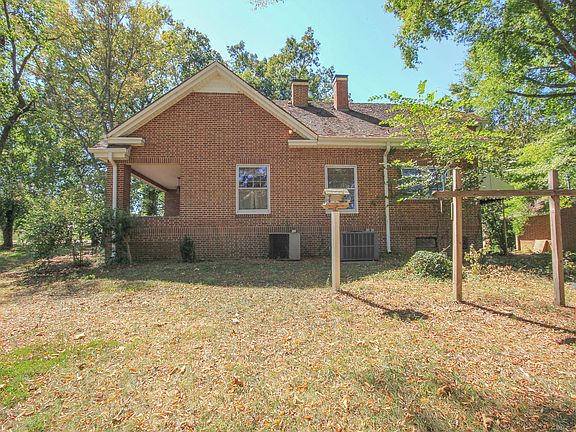 2nd image of 803 Post Oak Dr