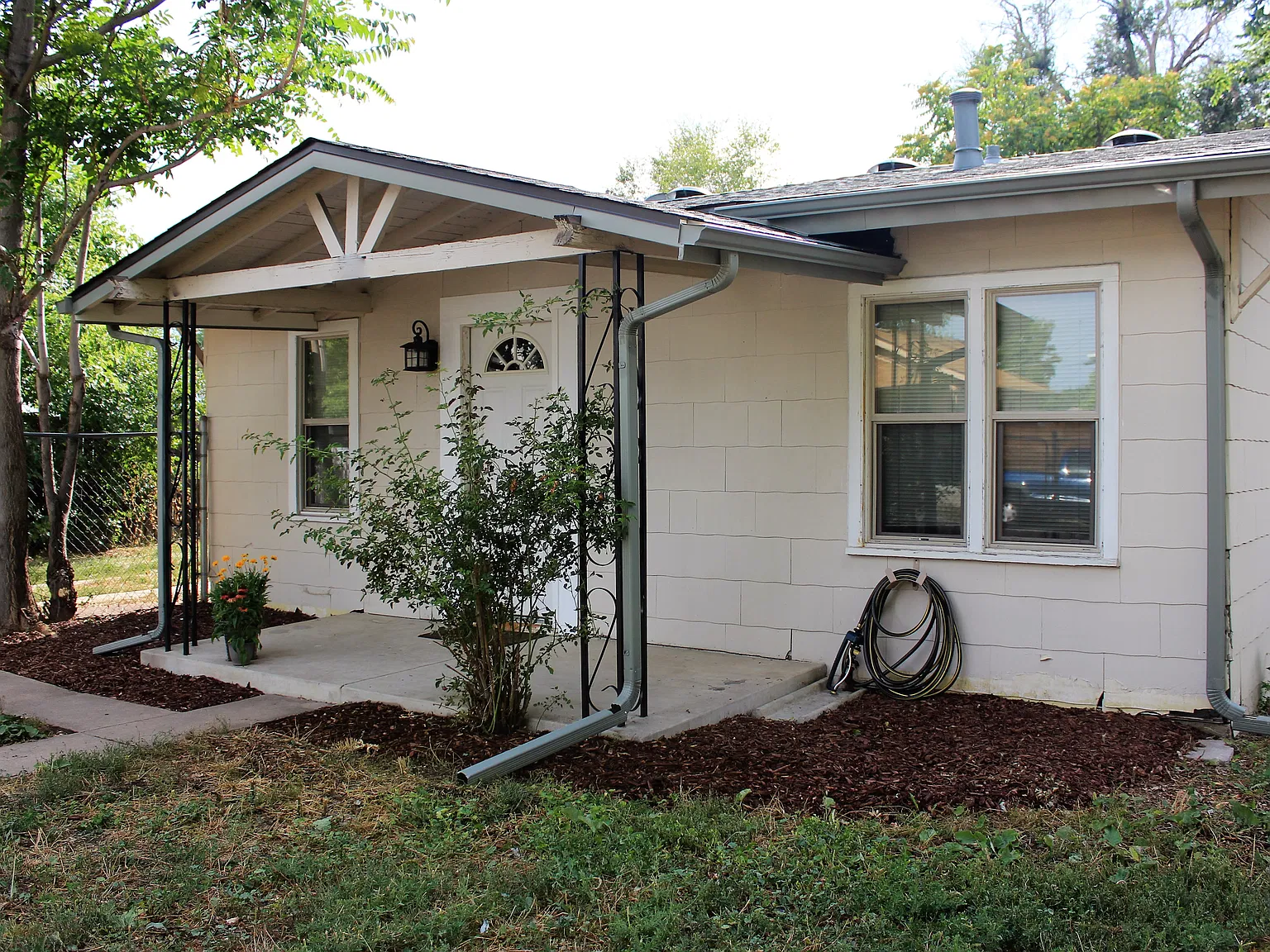 2 bed, 825 sqft, $2,050 — Photo 1