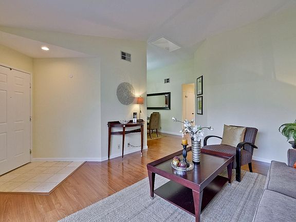 3rd image of 1524 Thornleaf Way