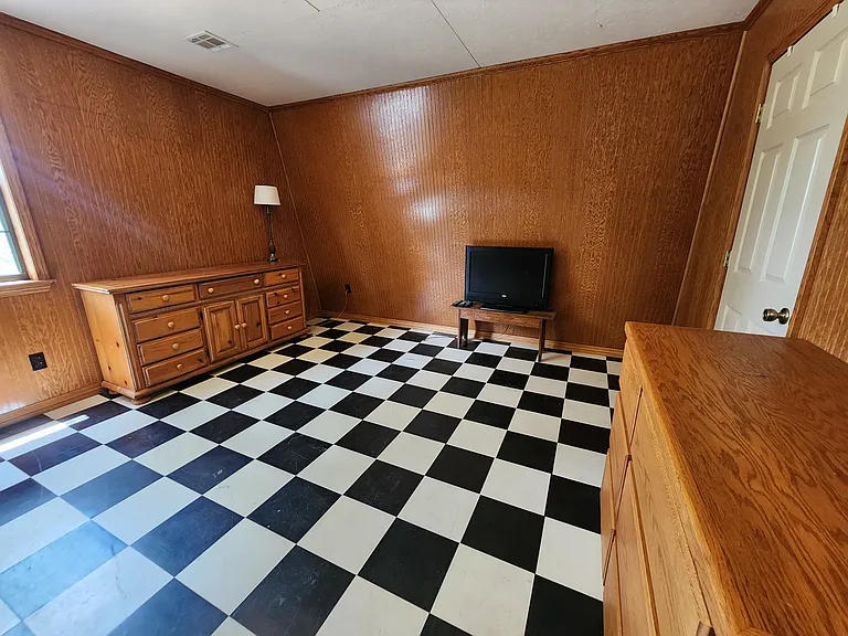 425 E Seneca St — Photo 52