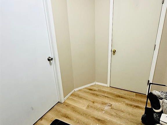 2nd image of 184 E Taralake Ter NE