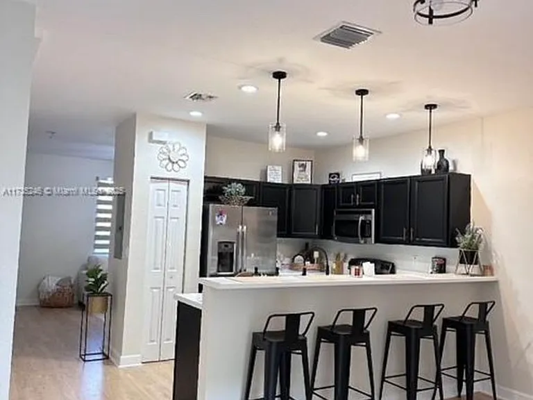 3208 SE 5th Ct — Photo 8