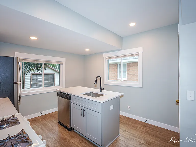 939 Veto St NW — Photo 1