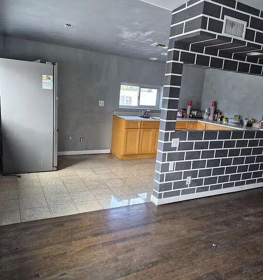 10835 Magnolia Blvd — Photo 15