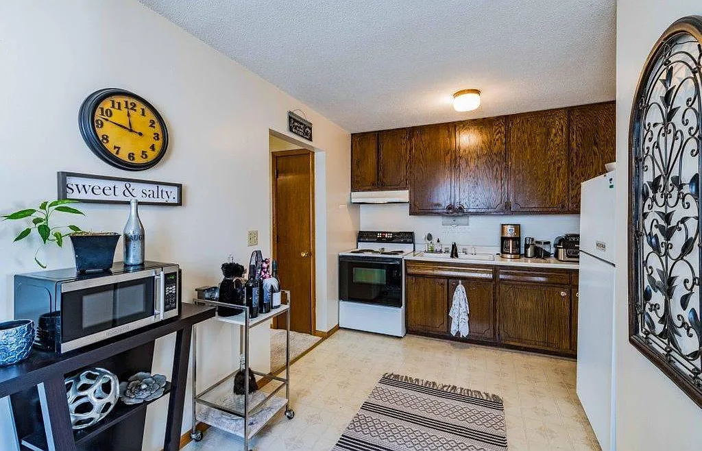 480 West Pullman Avenue - 4 — Photo 4