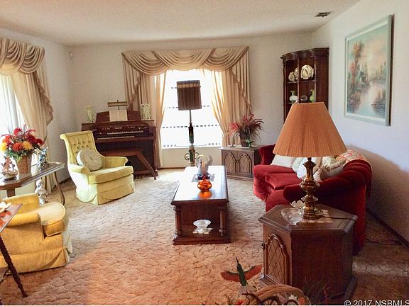 3rd image of 2429 Travelers Palm Dr