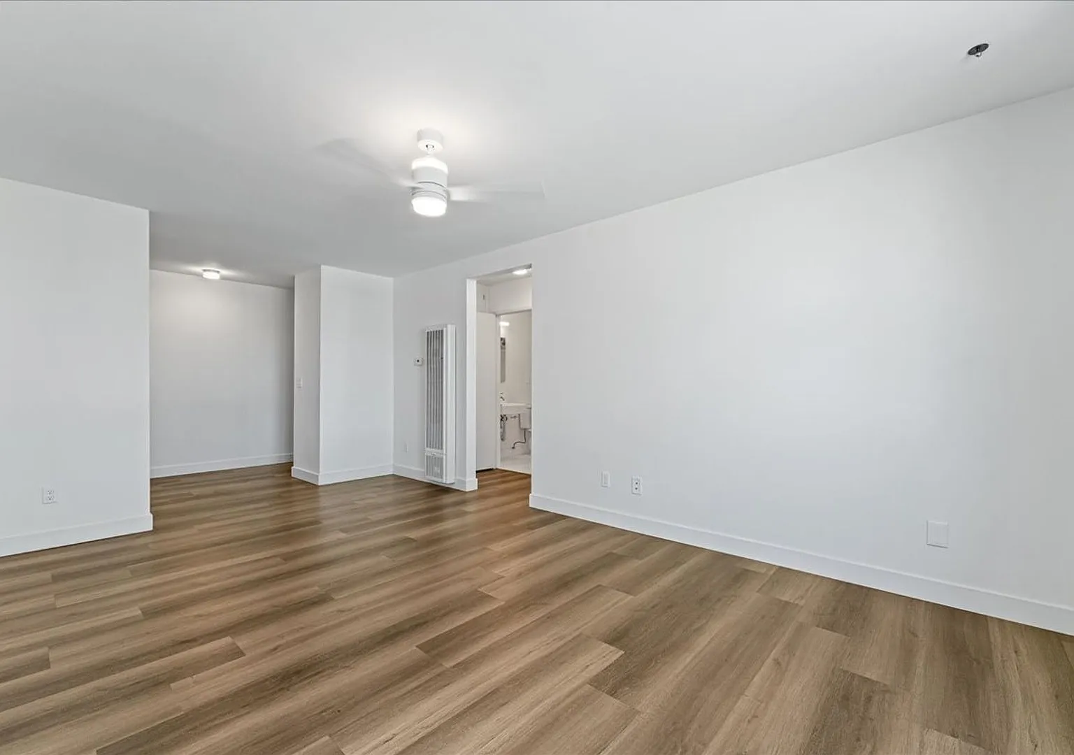 2736 Pomeroy Ave — Photo 2