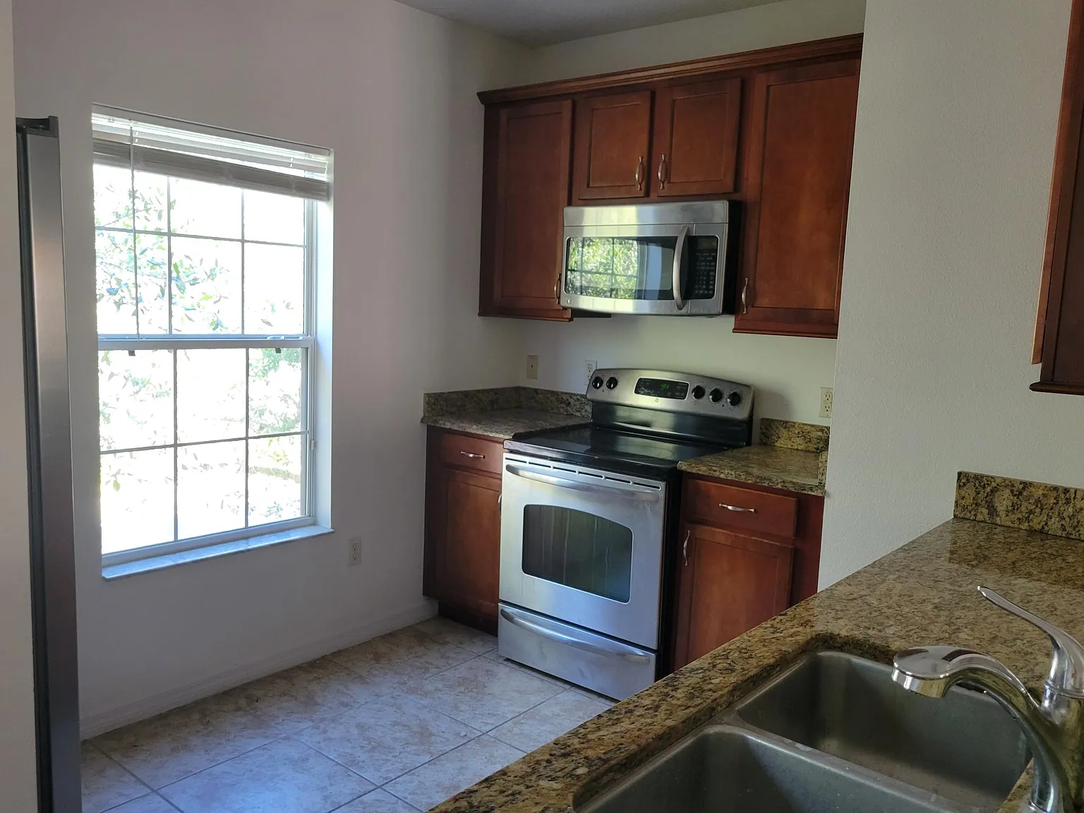 3 bed, 1504 sqft, $2,200 — Photo 4