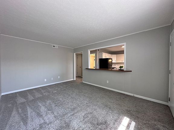 4th image of 411 Sharp Ln #15