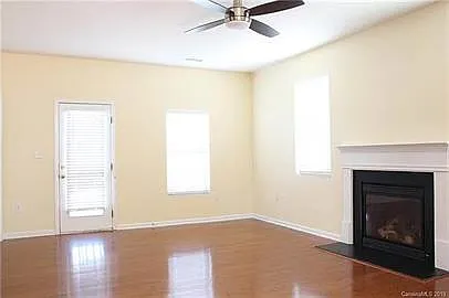 3 bed, 1600 sqft, $2,350 — Photo 3