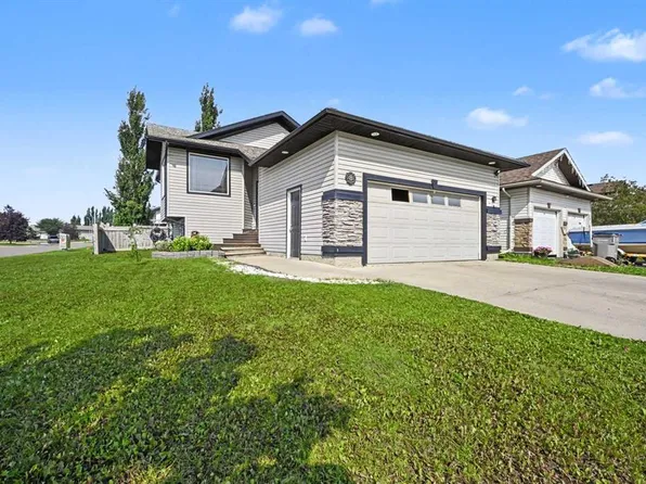 8 E Pinnacle Way, Grande Prairie, AB T8W 2X6