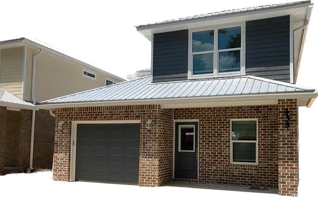 3 bed, 3.5 bath, 1900 sqft, $2,600 — Photo 1