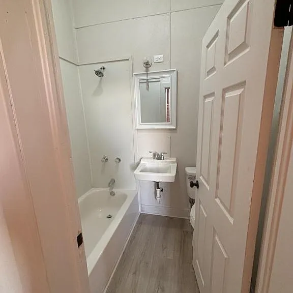 404 E Bond St #7 — Photo 7