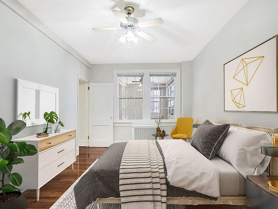 Bedroom (virtually staged)