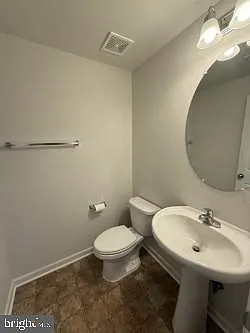 240 Parkland Dr — Photo 10