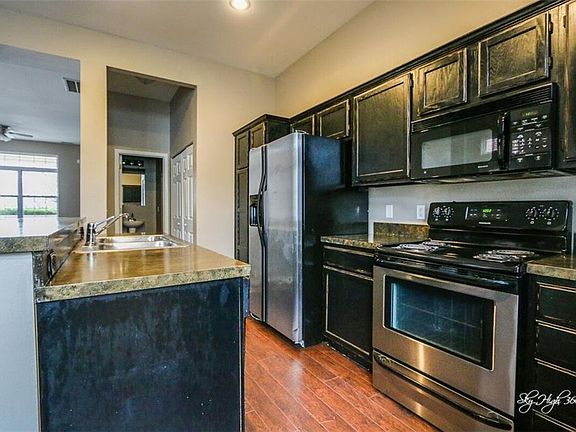 3rd image of 741 Founders Park Dr E