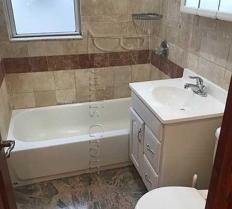3rd image of 2822 47th St APT 3R