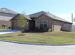 349 Chestnut Ln, Ponder, TX 76259