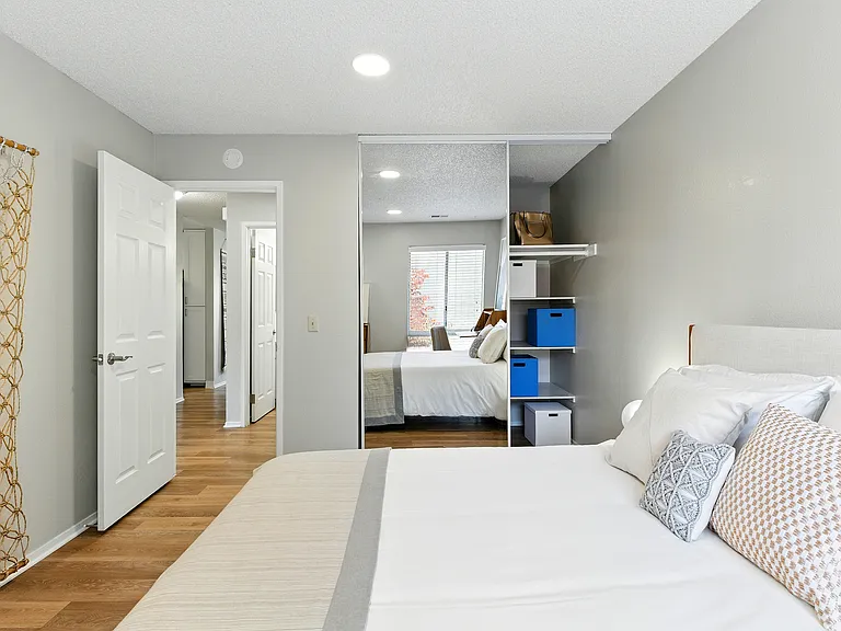 The Grove Luxury Apartments — Photo 16