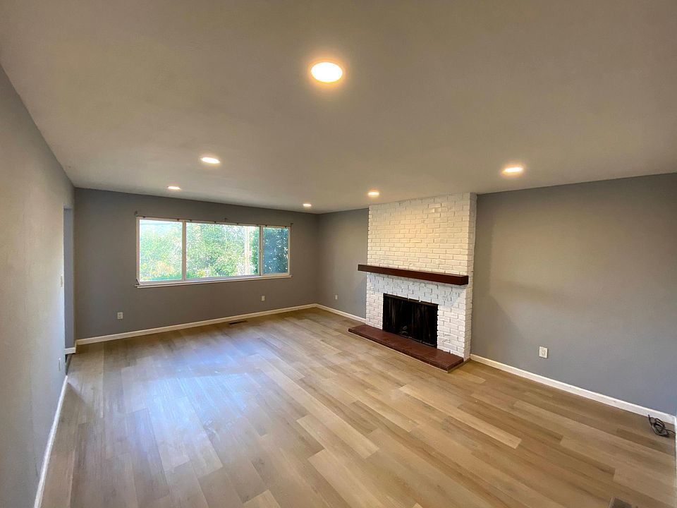 1st image of 420 Estrella Dr