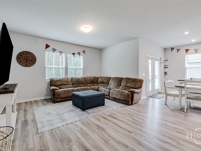 64 Shade Tree Dr — Photo 16