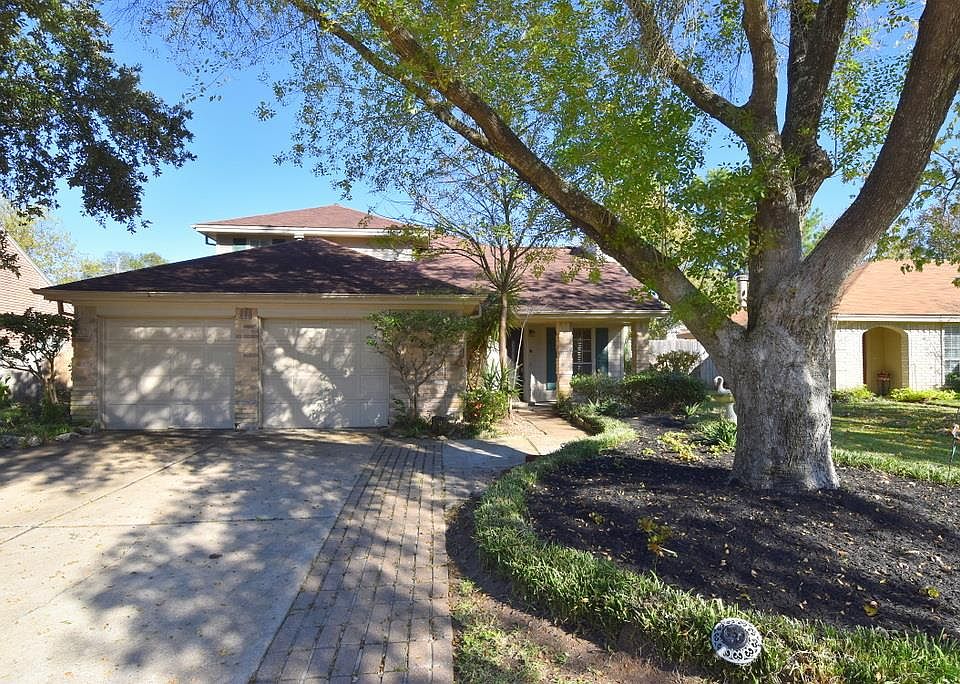 1st image of 18070 Brooknoll Dr