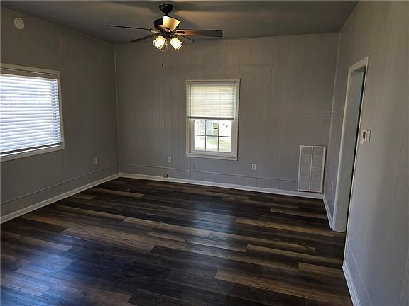4th image of 2530 Dirr Ave