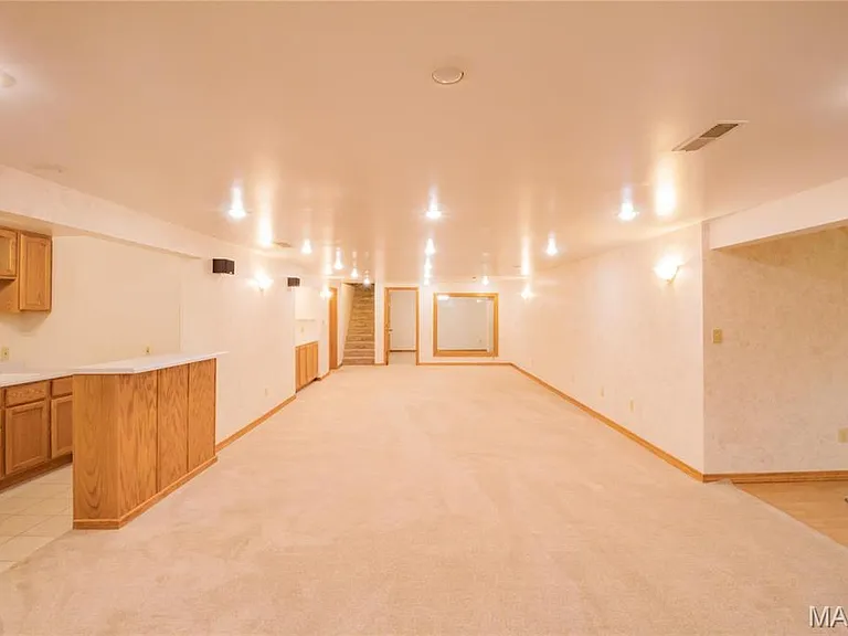 395 Statesman Ct — Photo 25