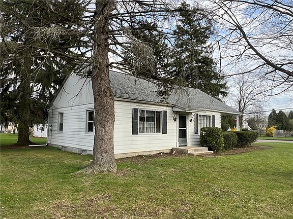 2nd image of 302 Gardner Rd