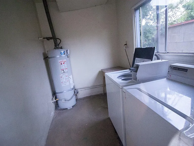 724 N Sunset Blvd #A — Photo 8