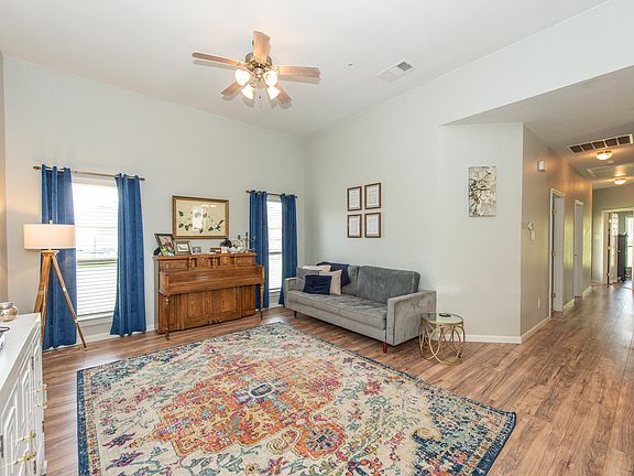 5th image of 613 Magnolia Knee Dr