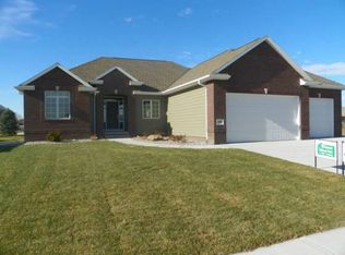 1235 Maplewood Dr, Fremont, NE 68025