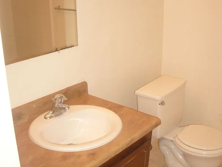 475-477 Delta Cir — Photo 6