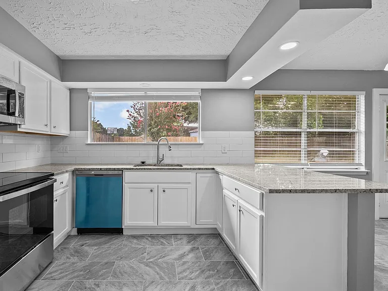 8122 Swan Meadow Ln — Photo 8