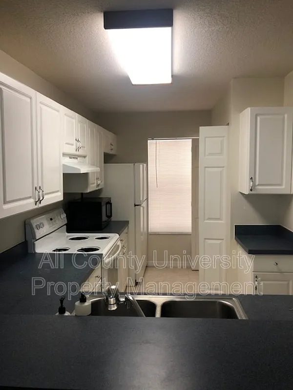 2 bed, 2.5 bath, 1142 sqft, $1,550 — Photo 3