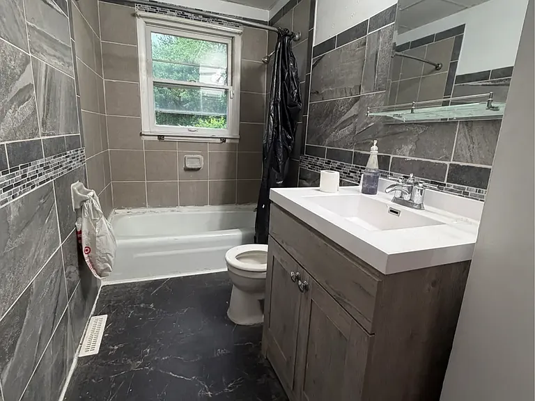 3815 Marshall St — Photo 3