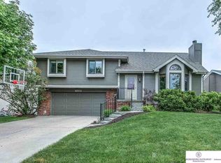 16573 Adams St, Omaha, NE 68135