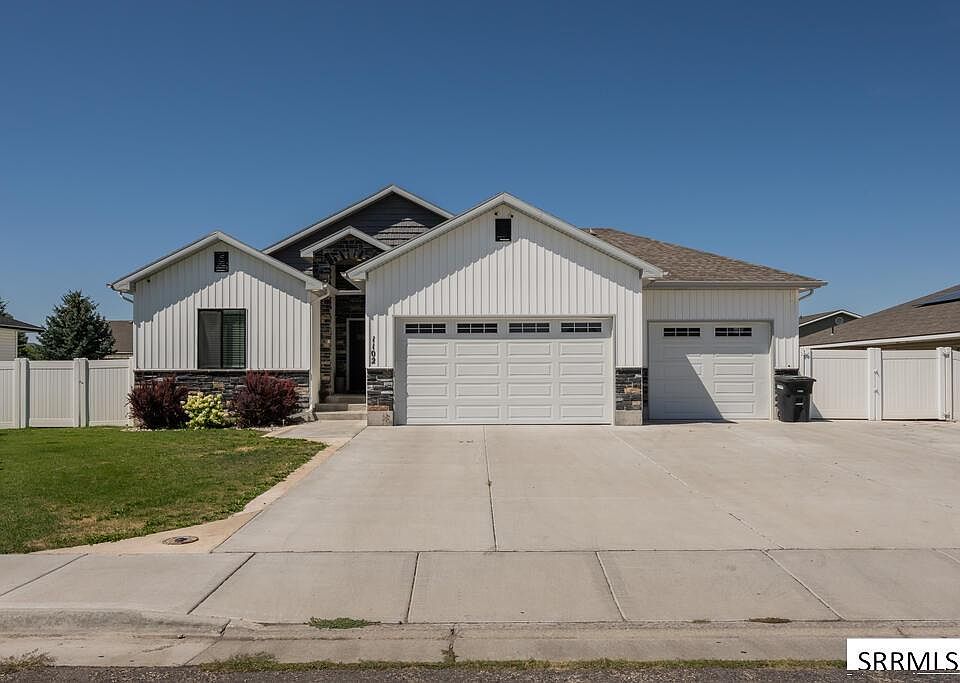 1st image of 1102 Diamond Dr
