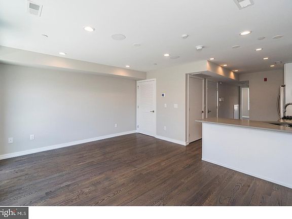 4th image of 1436 Clymer St Unit 2